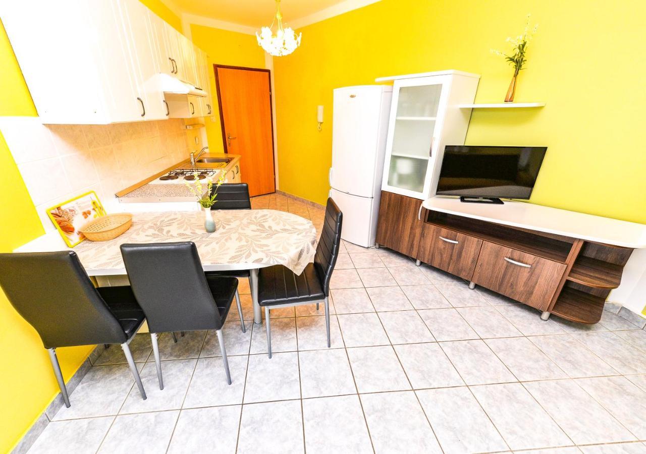 Apartments Hope ノヴァリャ エクステリア 写真