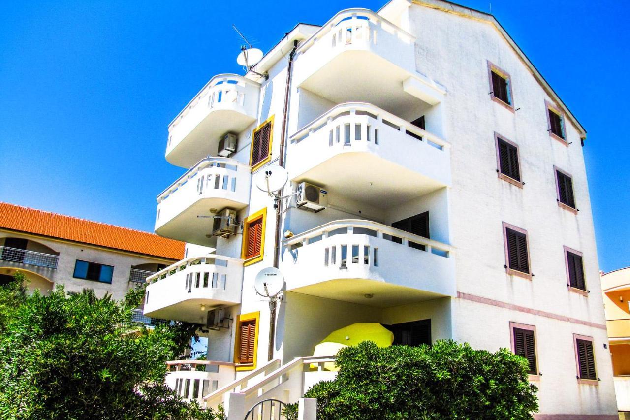 Apartments Hope ノヴァリャ エクステリア 写真